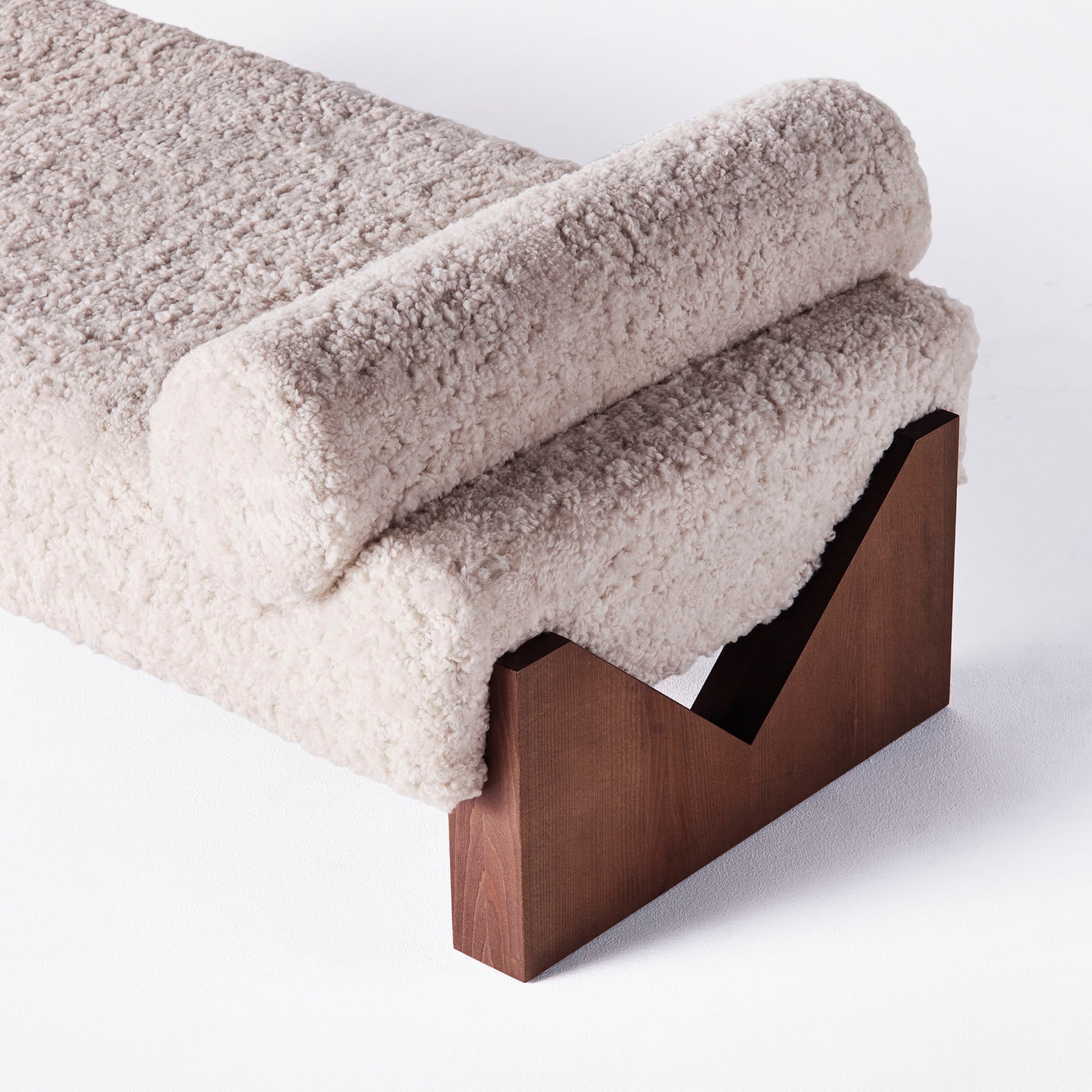 Dusty Deco | V Day Bed Sheepskin