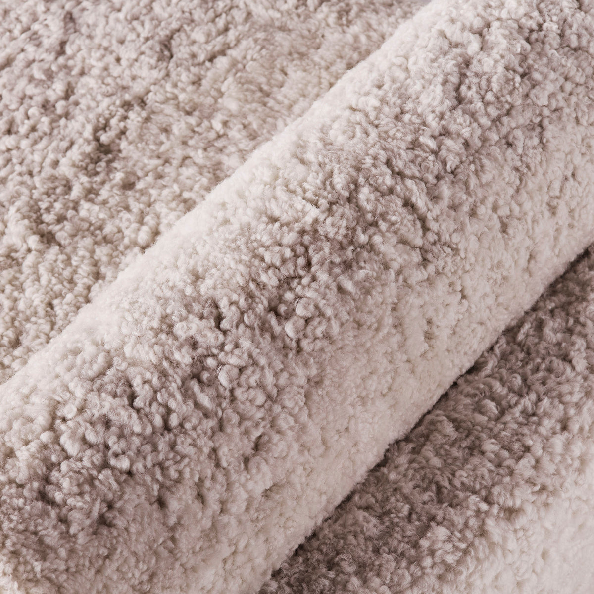 Dusty Deco | V Day Bed Sheepskin