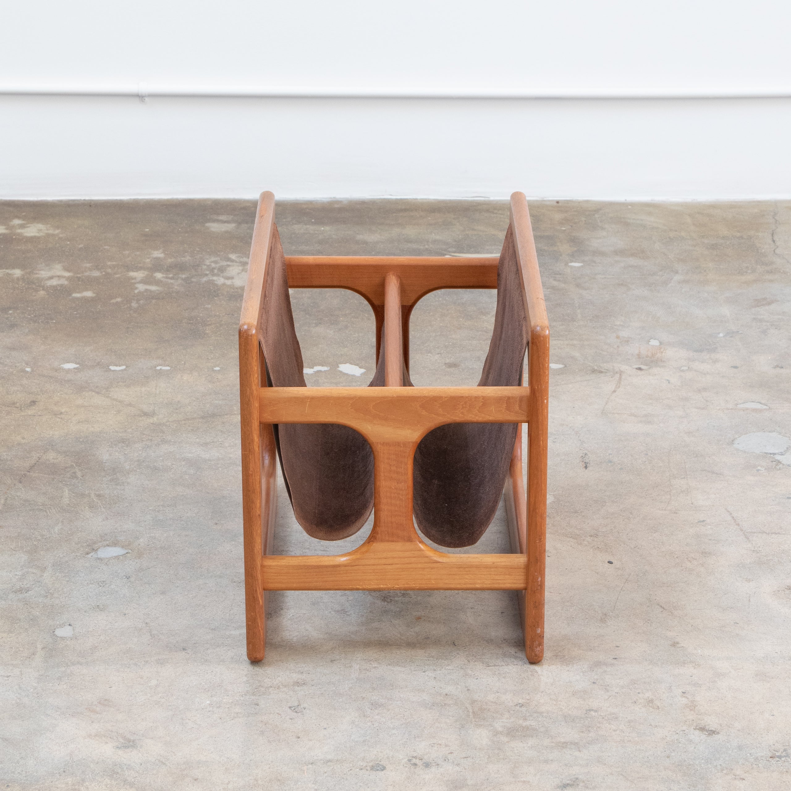 Salin Mobler | Scandinavian Magazine Holder