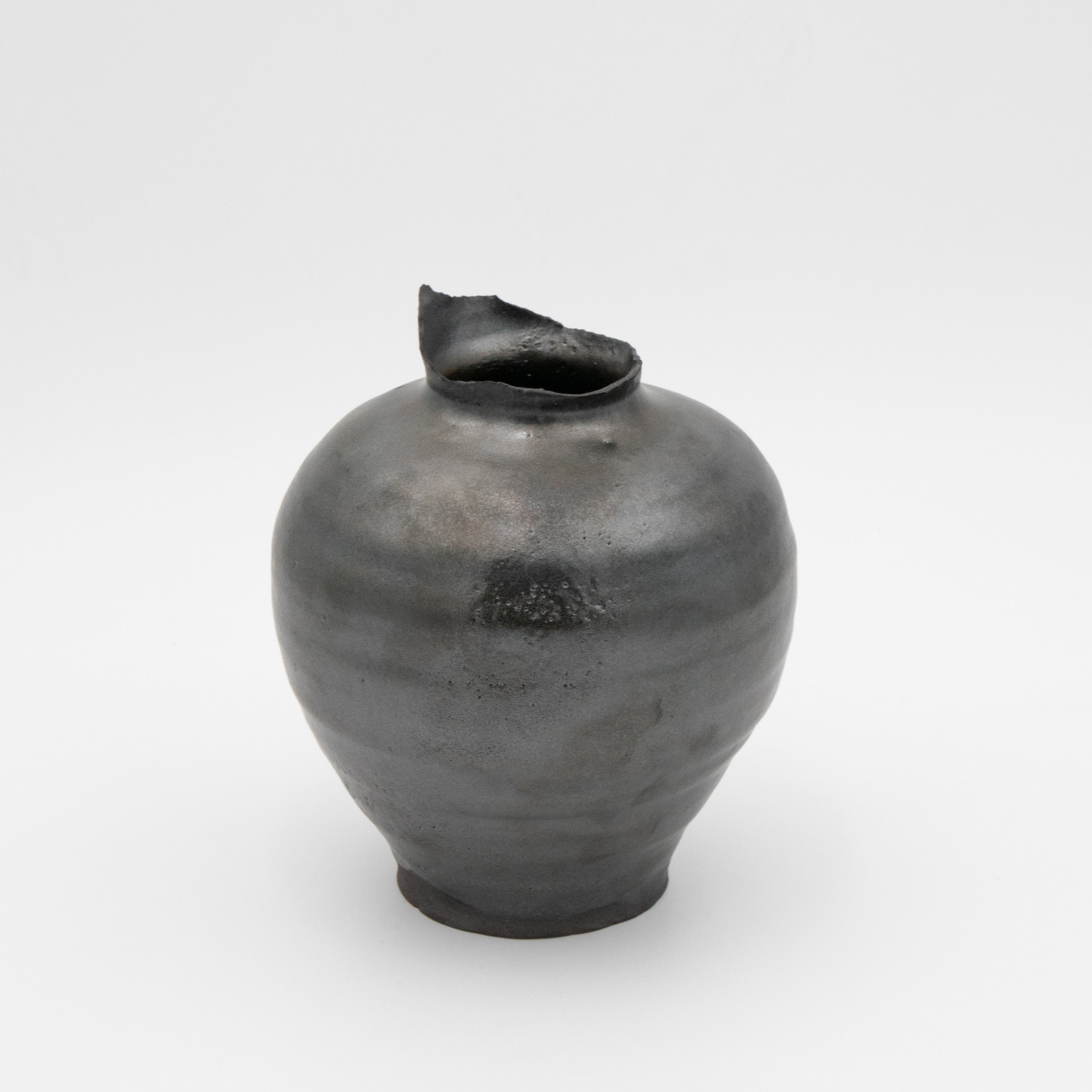 Studio Hanzashi | Rough Top Matte Black Vessel