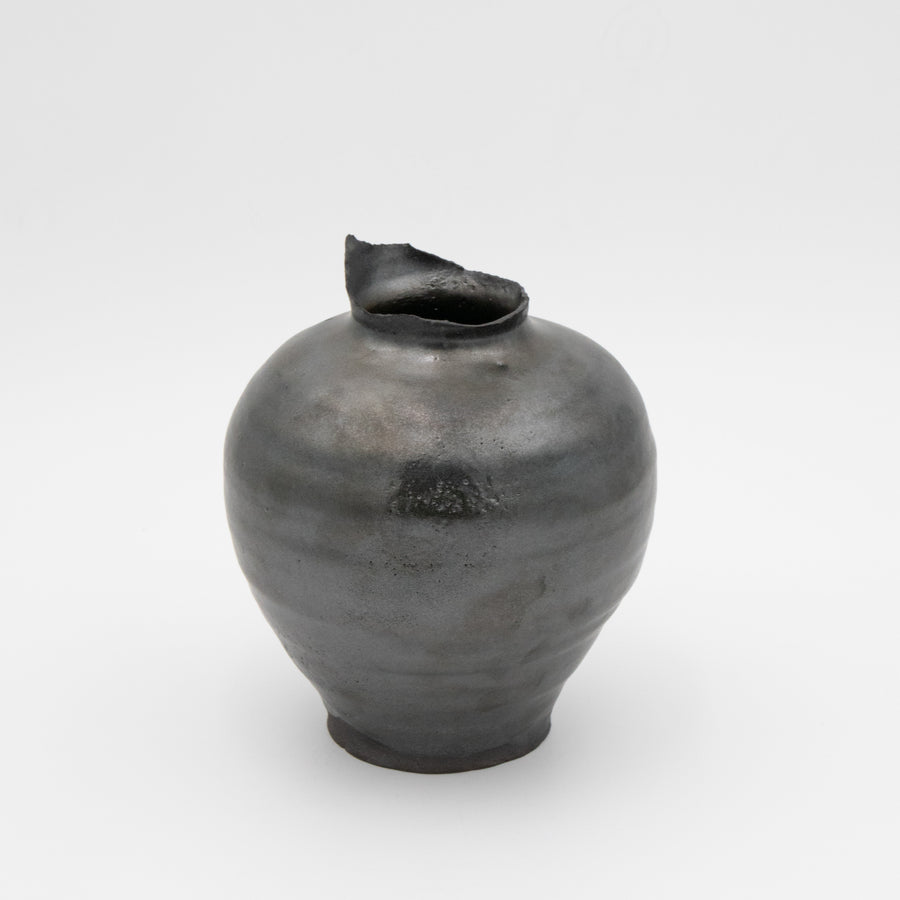 Studio Hanzashi | Rough Top Matte Black Vessel