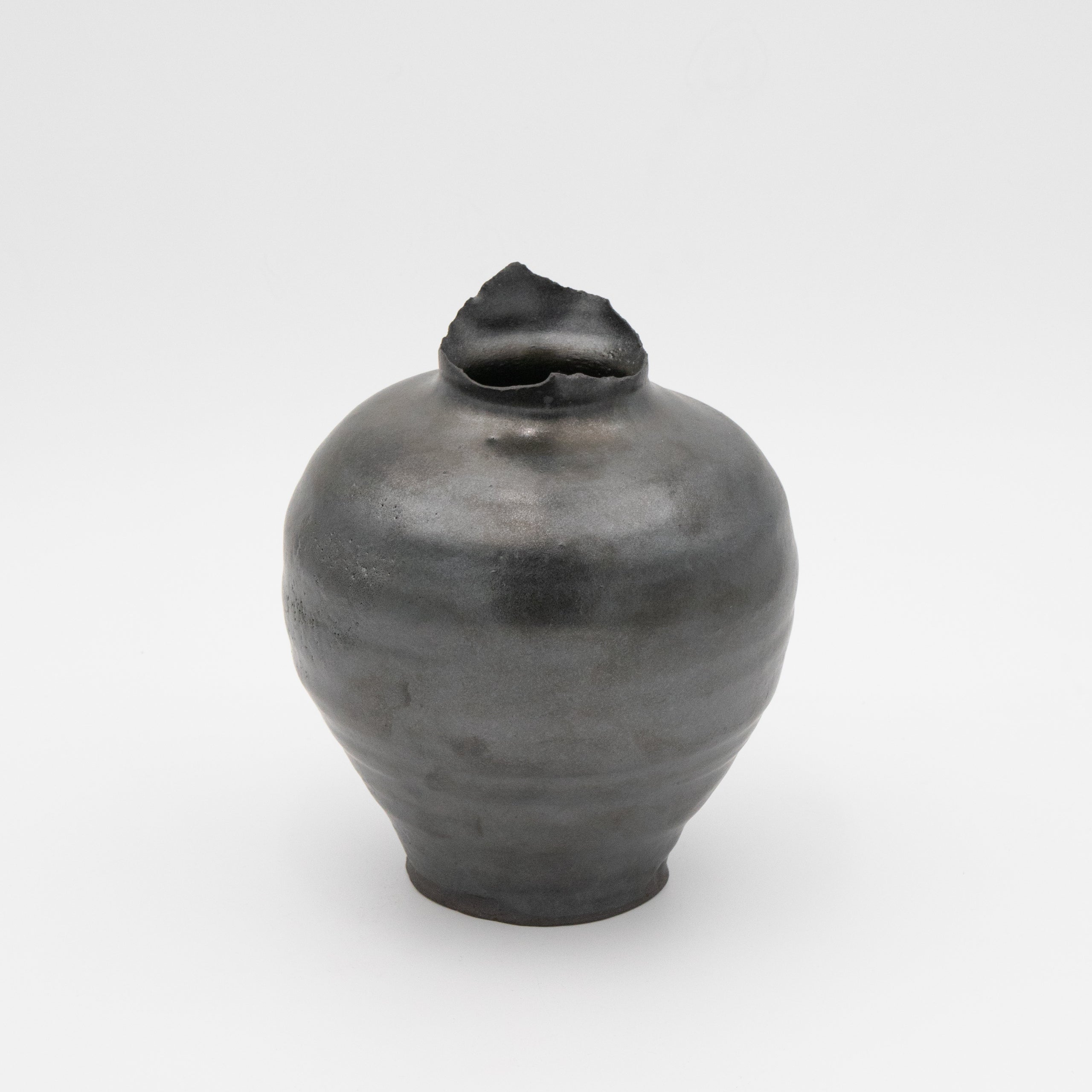 Studio Hanzashi | Rough Top Matte Black Vessel