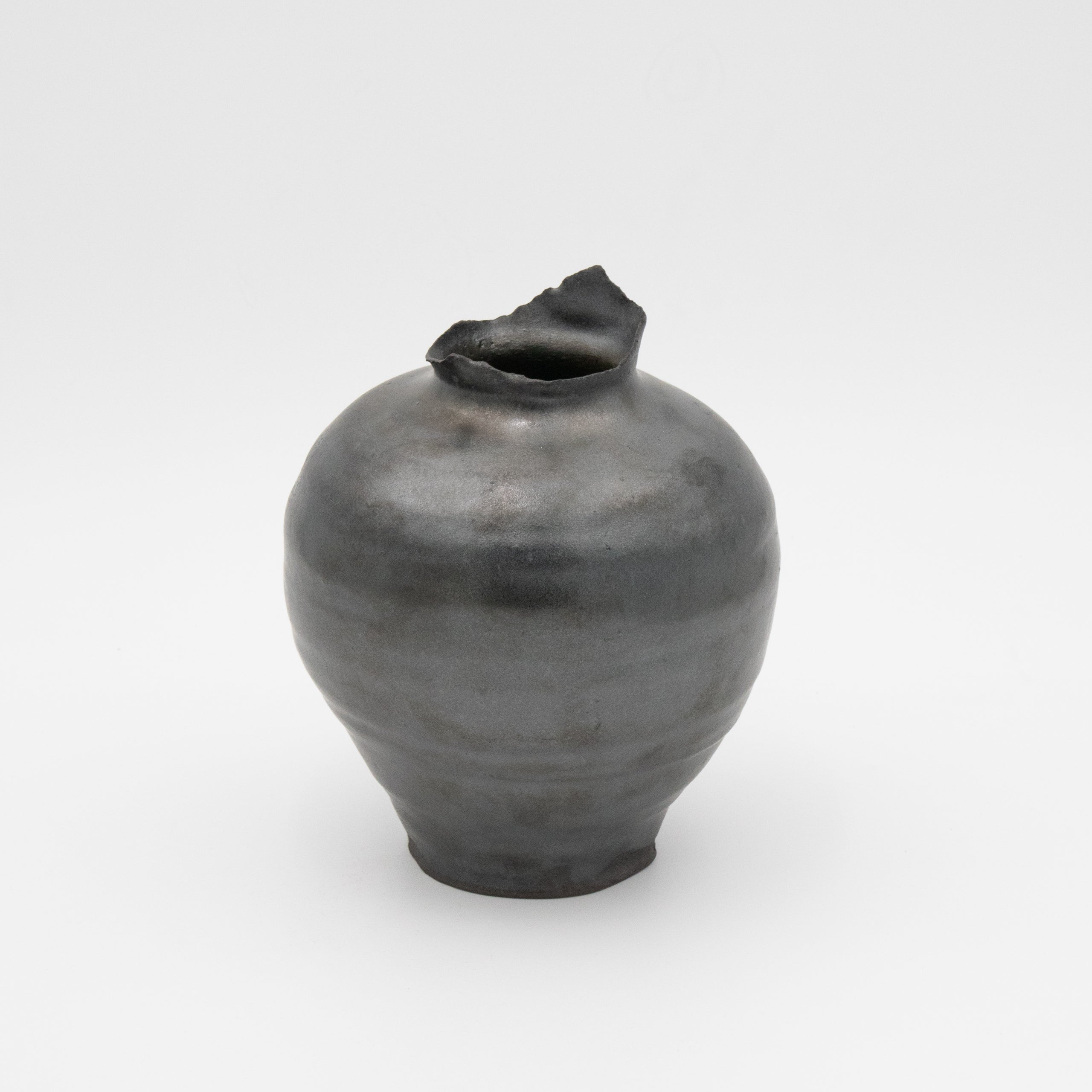 Studio Hanzashi | Rough Top Matte Black Vessel