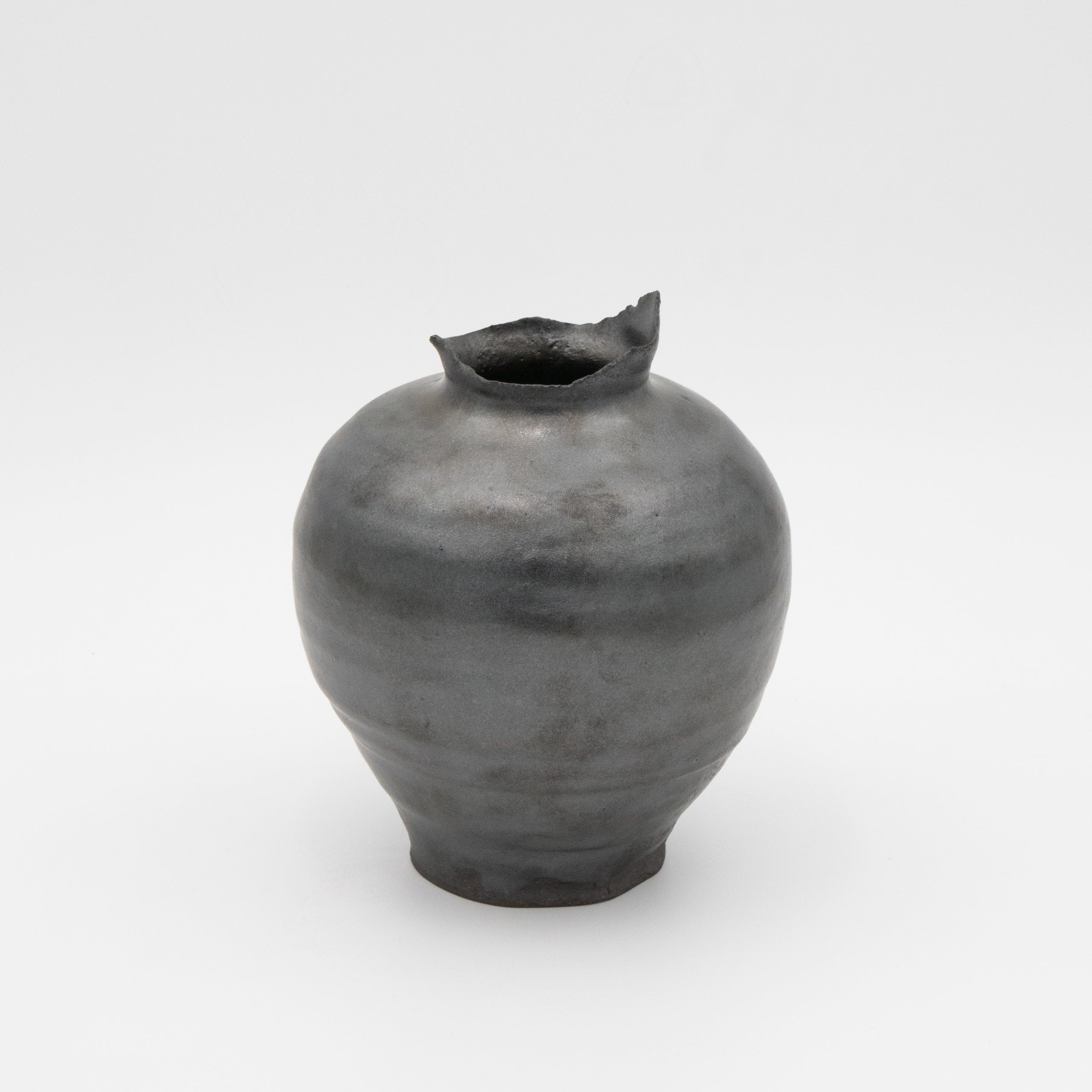 Studio Hanzashi | Rough Top Matte Black Vessel