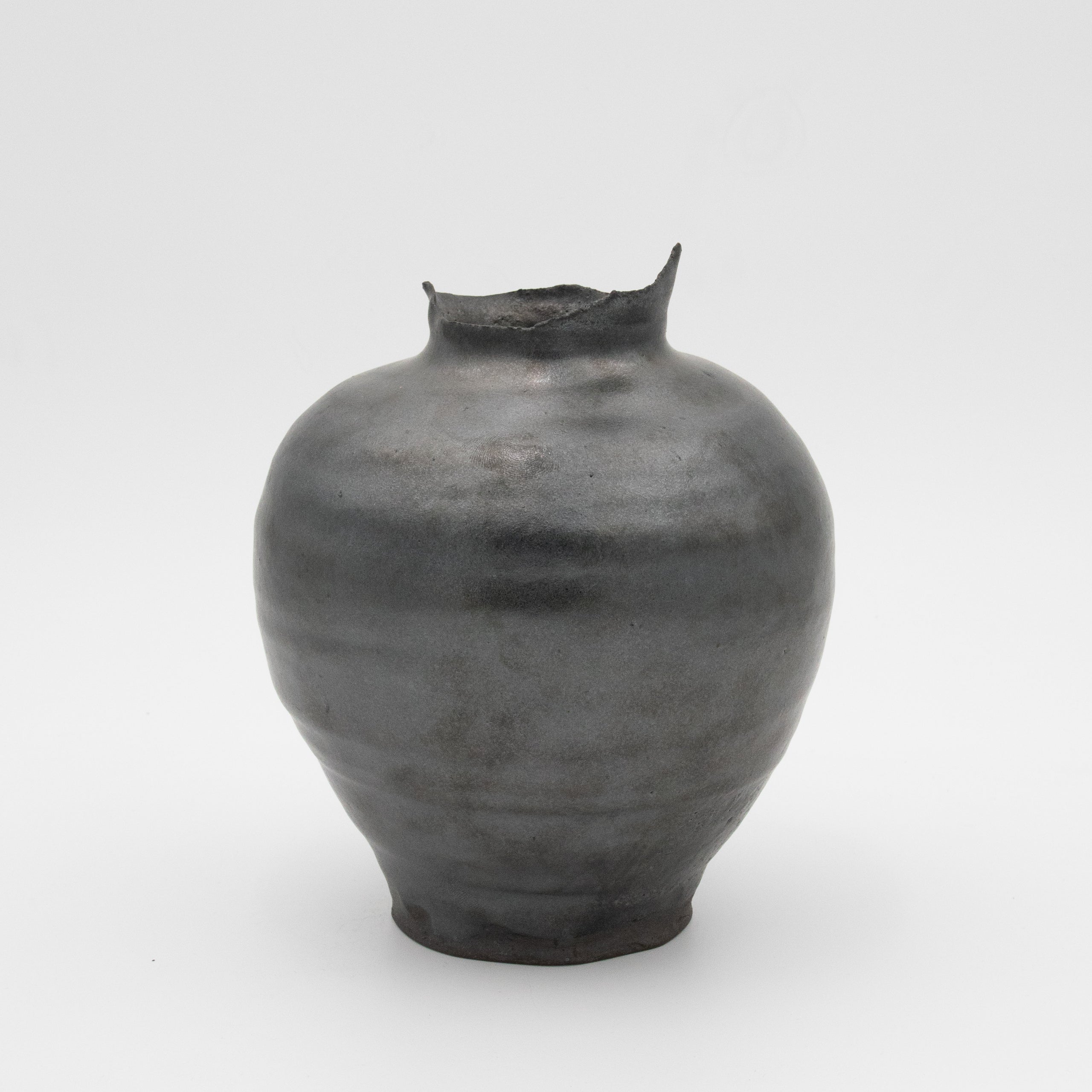 Studio Hanzashi | Rough Top Matte Black Vessel