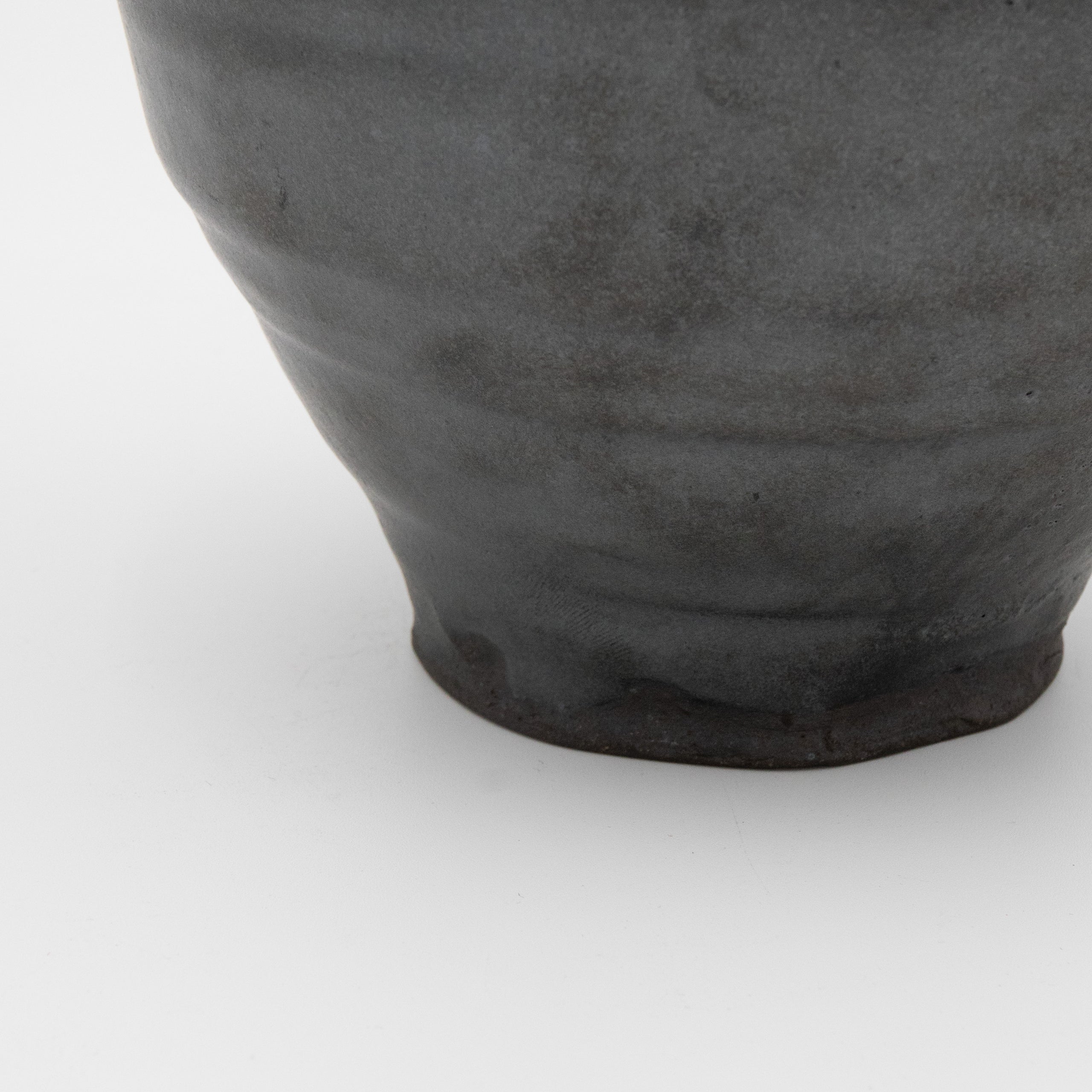 Studio Hanzashi | Rough Top Matte Black Vessel