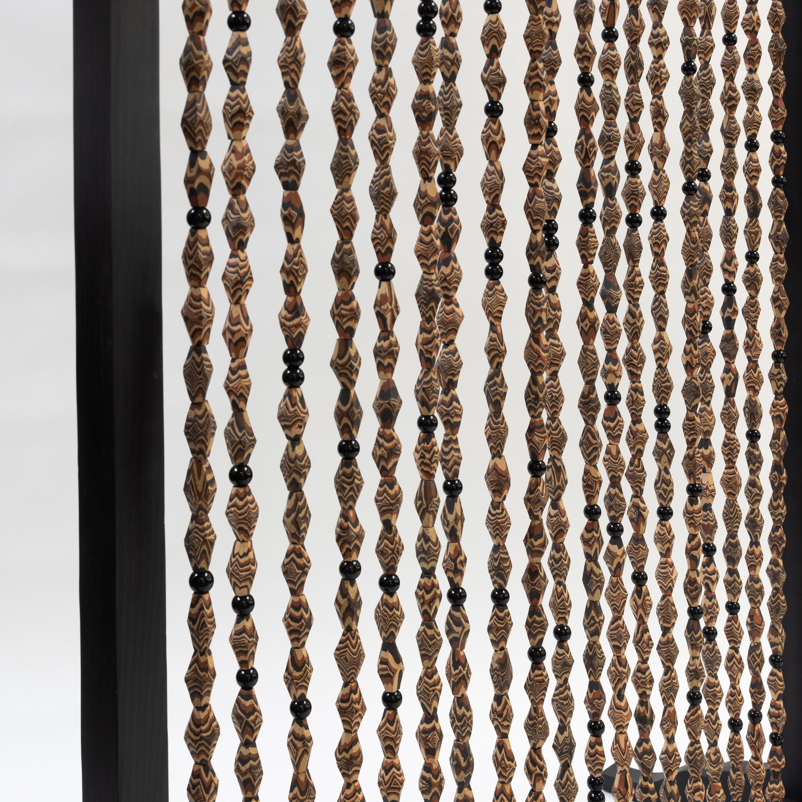 Hyunuko | Bead Screen - Black Frame